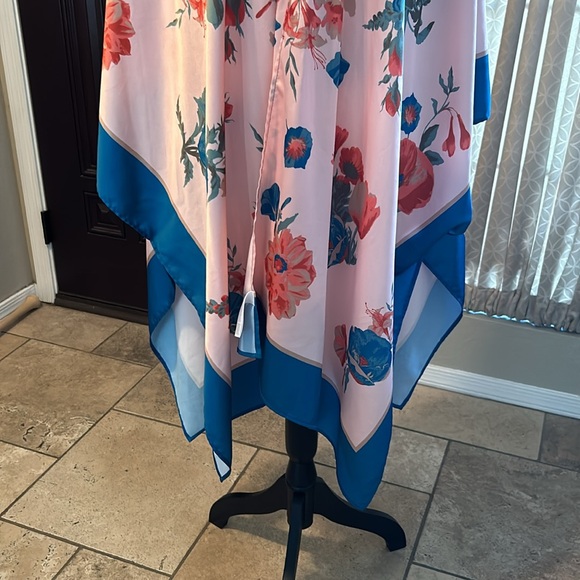 Nordstrom Pink and Blue Floral Wrap/Shawl One size - Picture 3 of 8